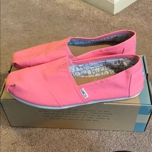 Pink toms